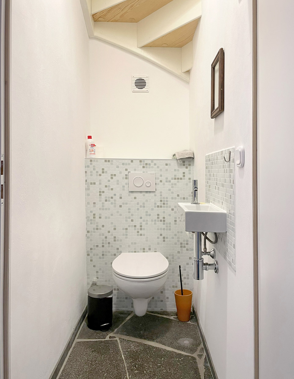 Ferienhaus Brunken, Gäste-WC im Erdgeschoss